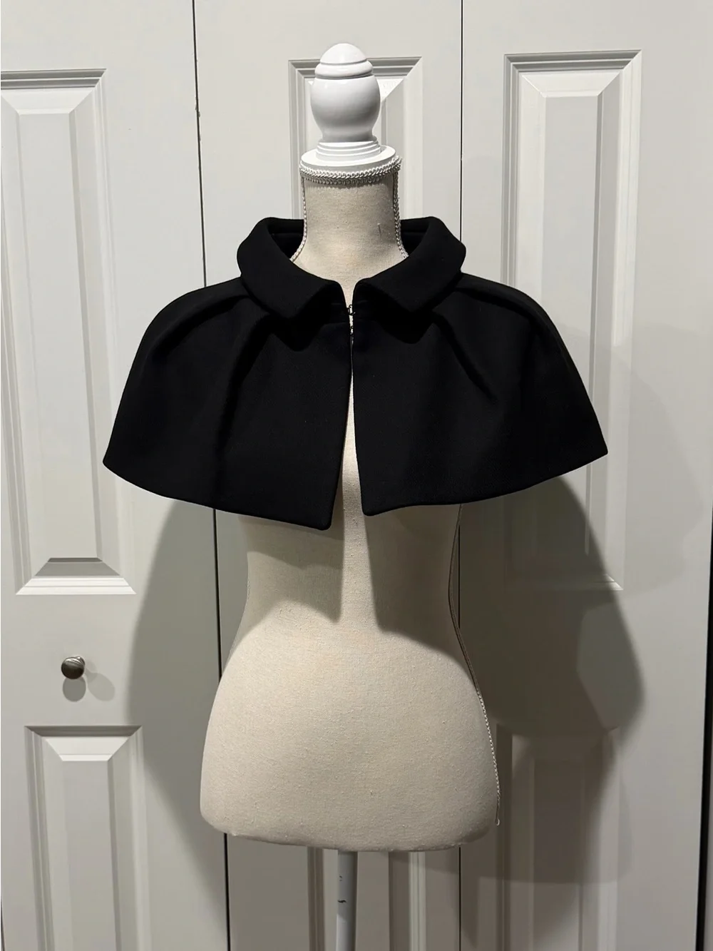 LOUIS VUITTON BLACK WOOL CAPELET - SIZE EU38